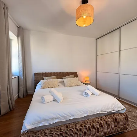 Le Saint Just T2 Proche Des Halles Wifi Apartment *